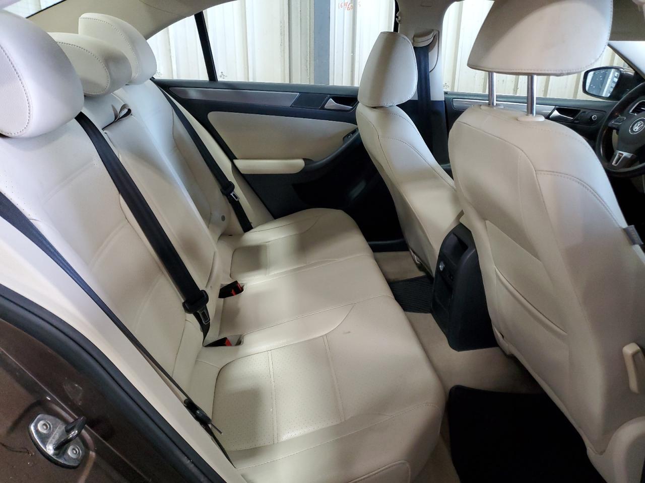2014 Volkswagen Jetta - Image 10