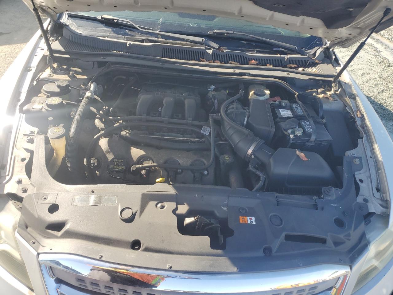 2010 Ford Taurus - Image 11