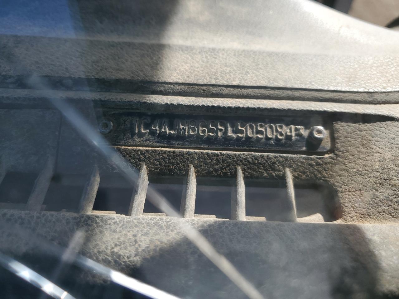 2015 Jeep Wrangler - Image 12