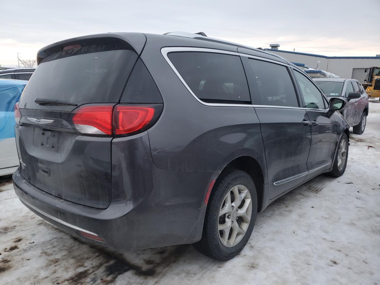 2019 Chrysler Pacifica - Image 3