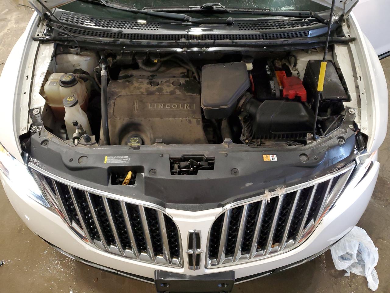 2013 Lincoln MKX - Image 12