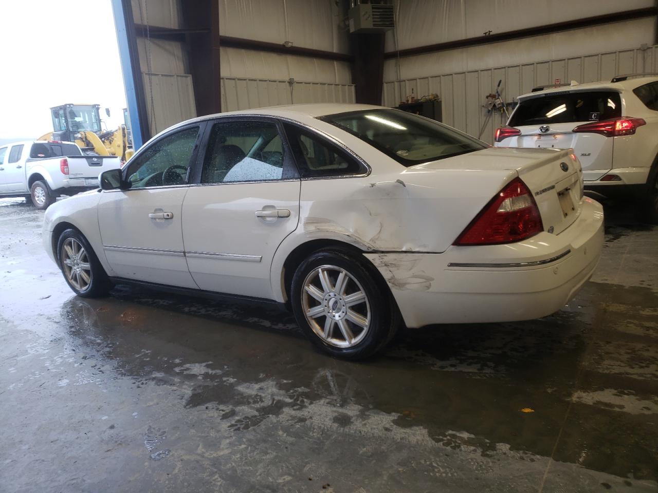 2005 Ford Five Hundred - Image 2