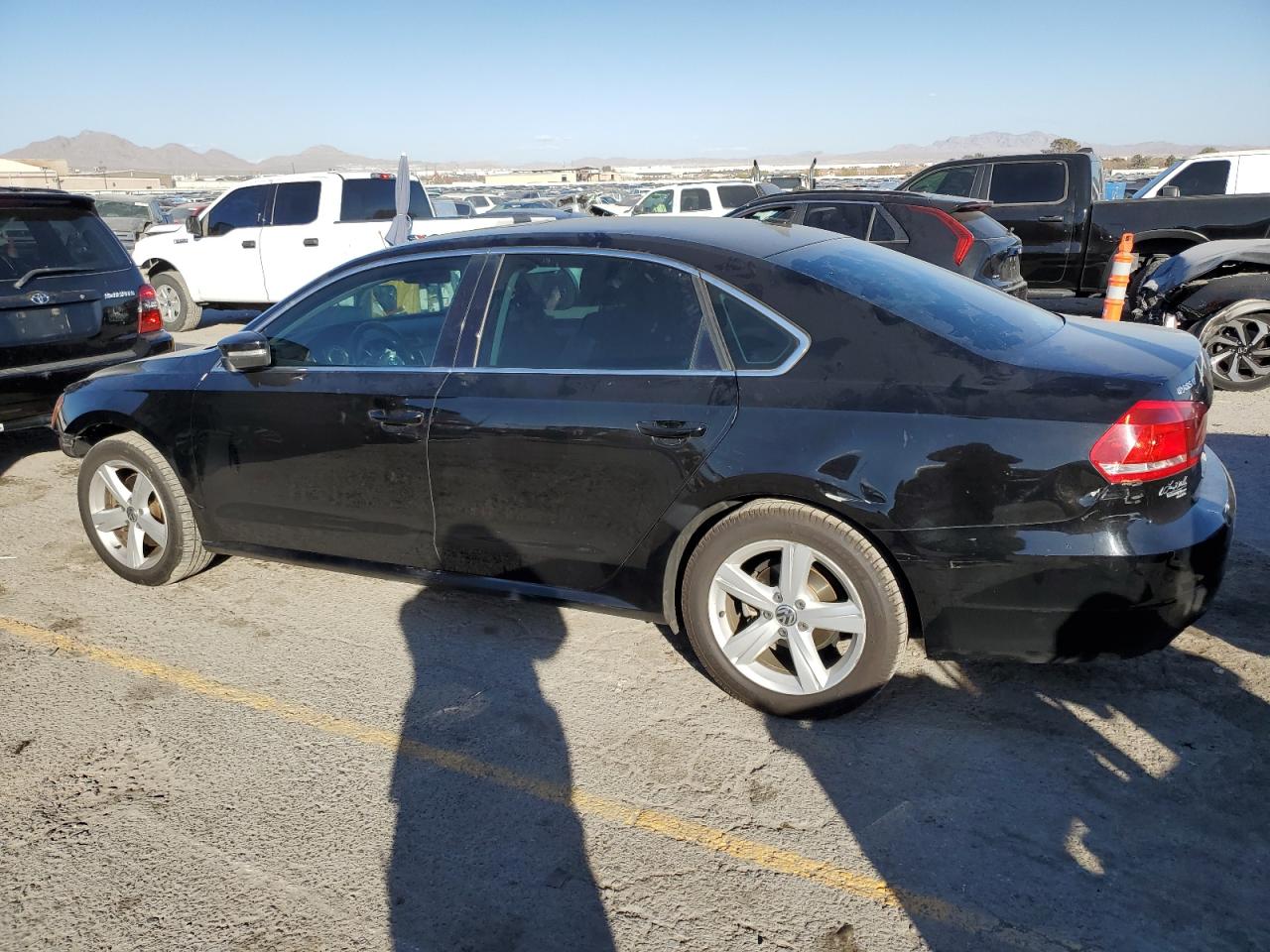 2015 Volkswagen Passat - Image 2