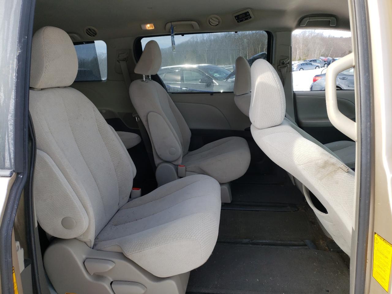 2013 Toyota Sienna - Image 11