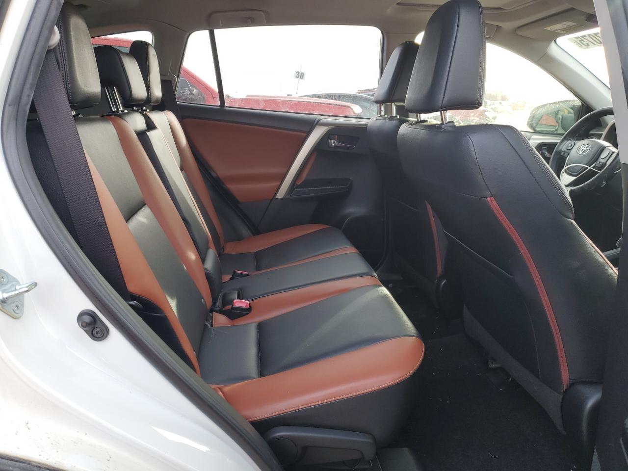 2014 Toyota RAV 4 - Image 11