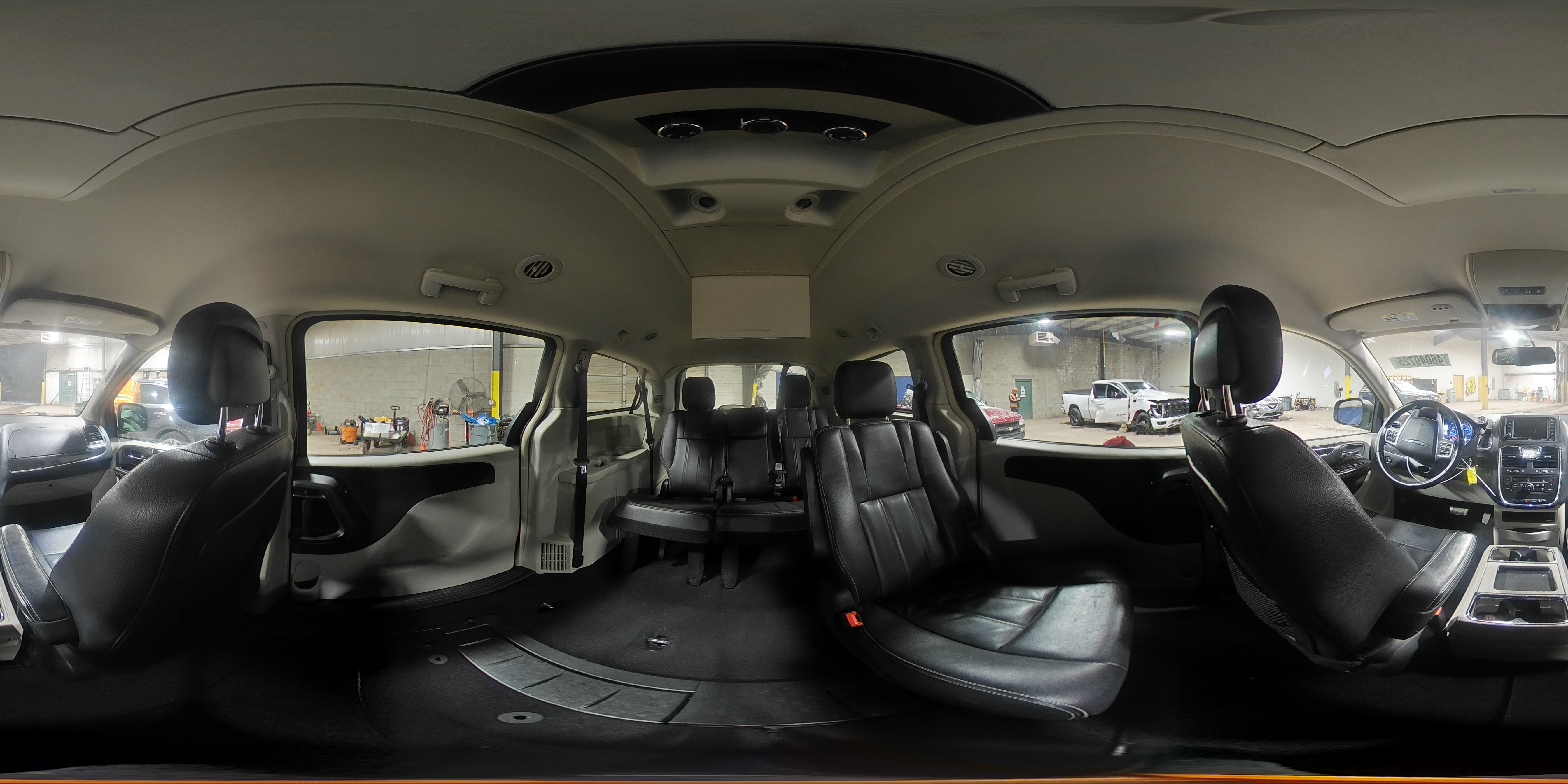 2013 Chrysler Town & Country - Image 15