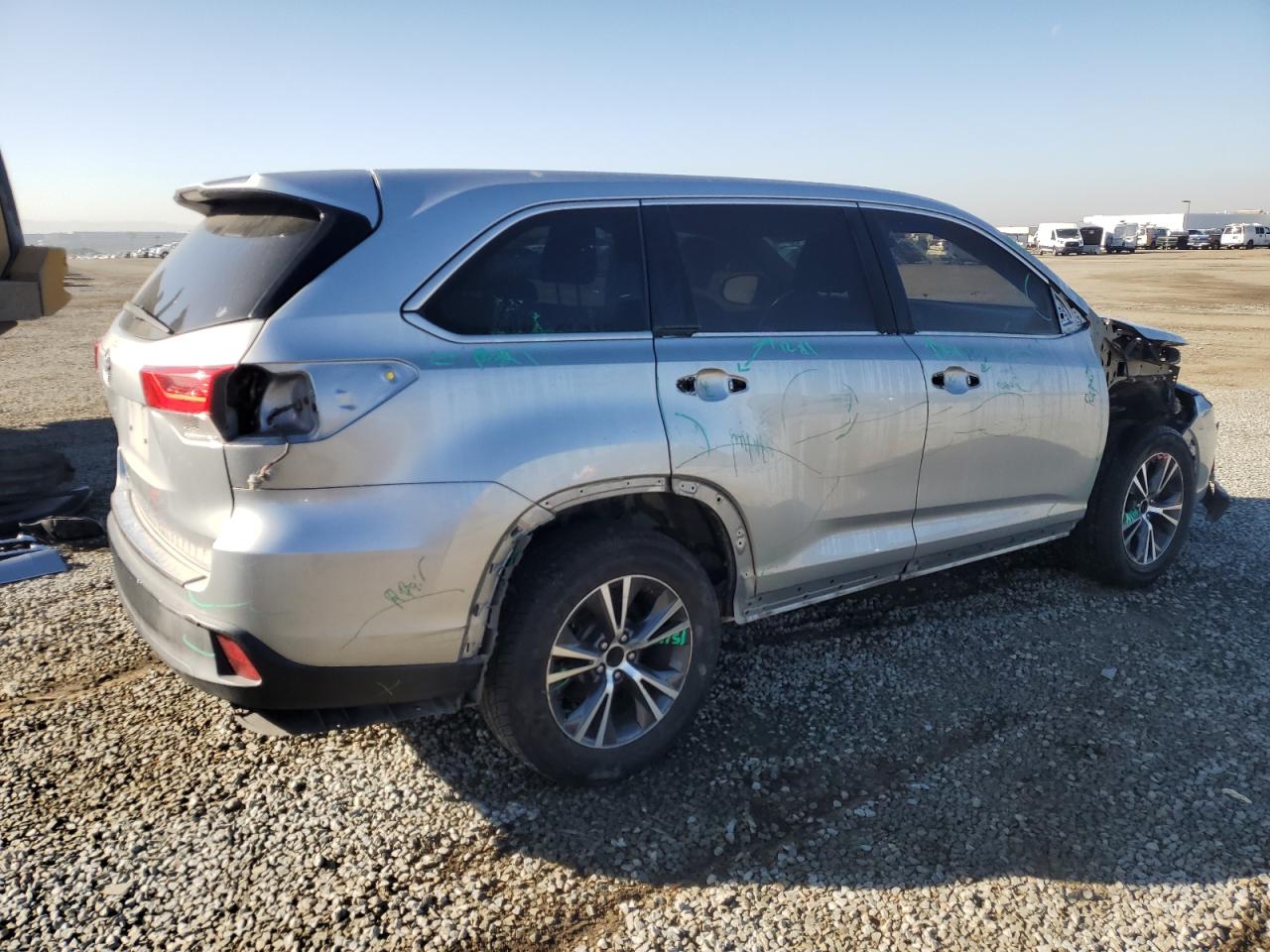 2017 Toyota Highlander - Image 3