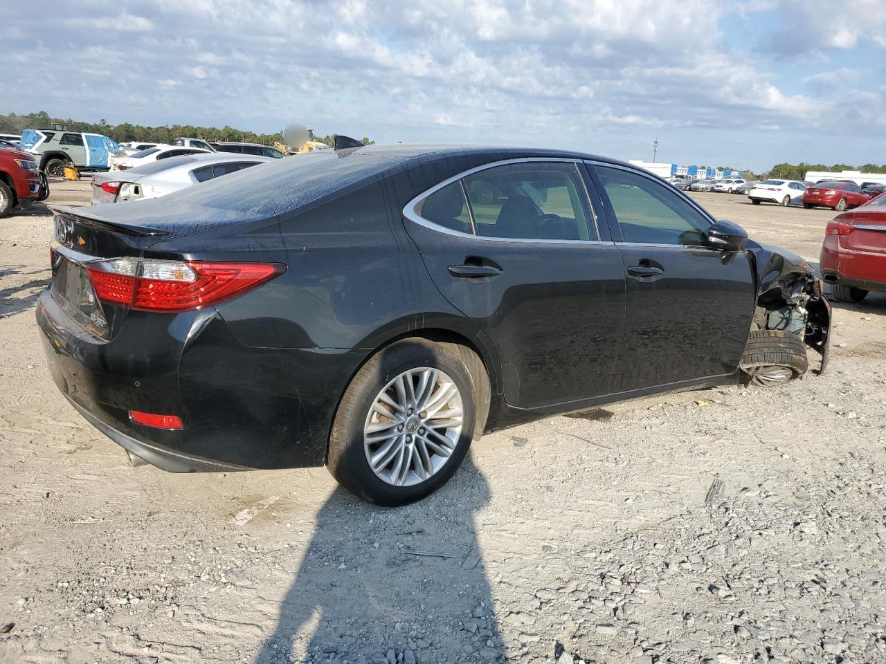 2015 Lexus ES - Image 3