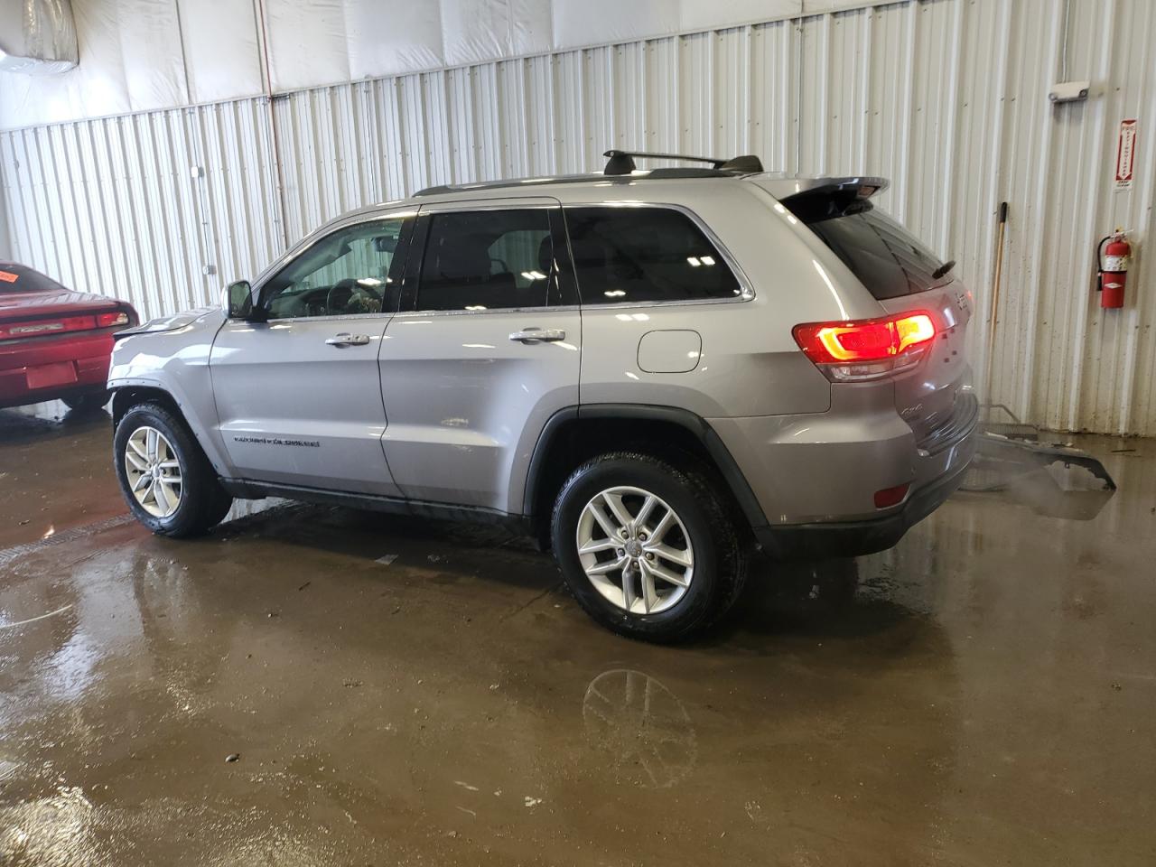 2017 Jeep Grand Cherokee - Image 2