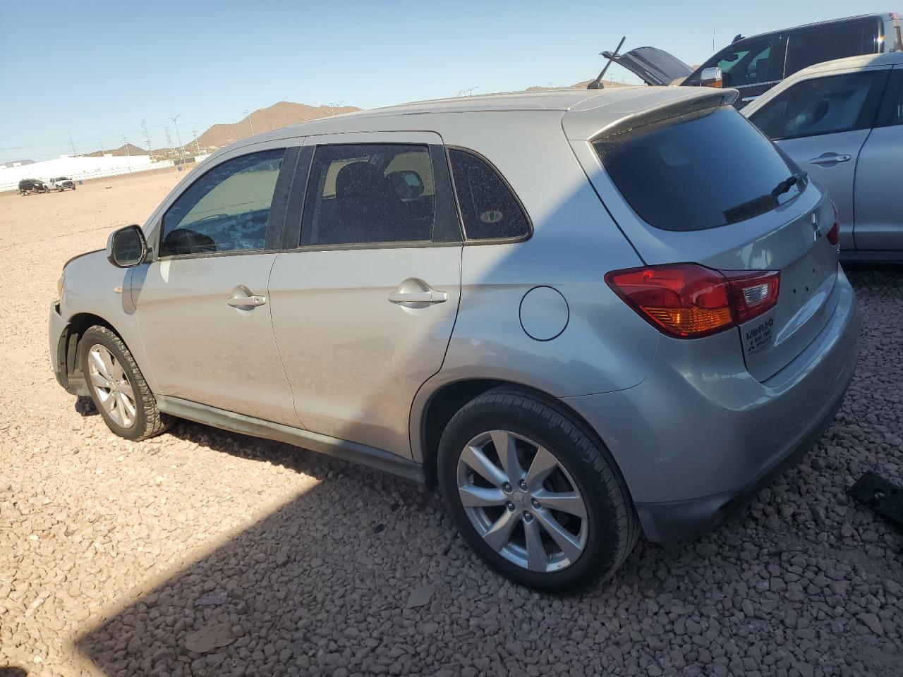 2013 Mitsubishi Outlander - Image 2