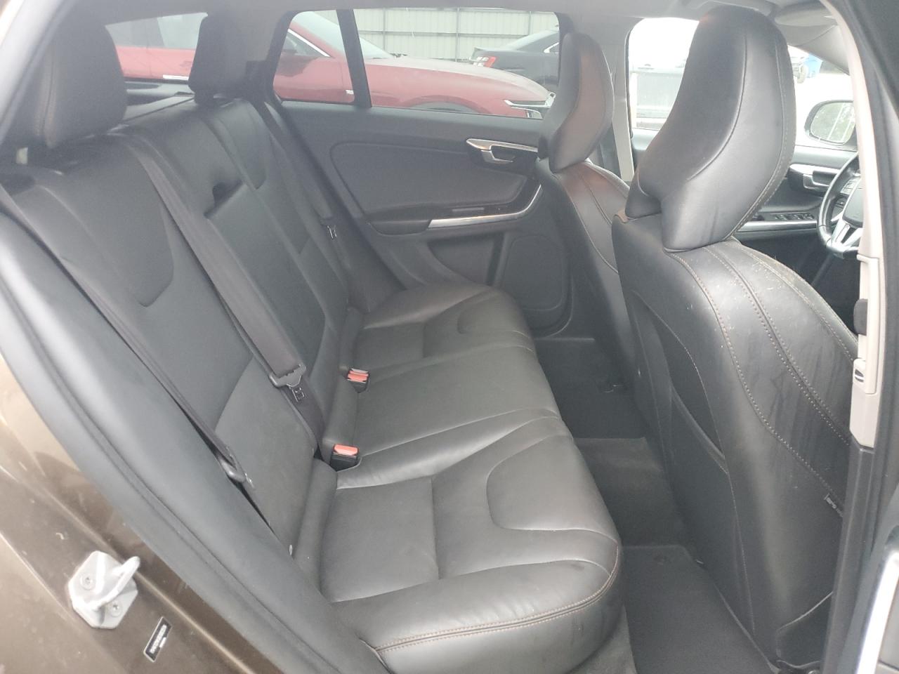 2016 Volvo V60 - Image 10