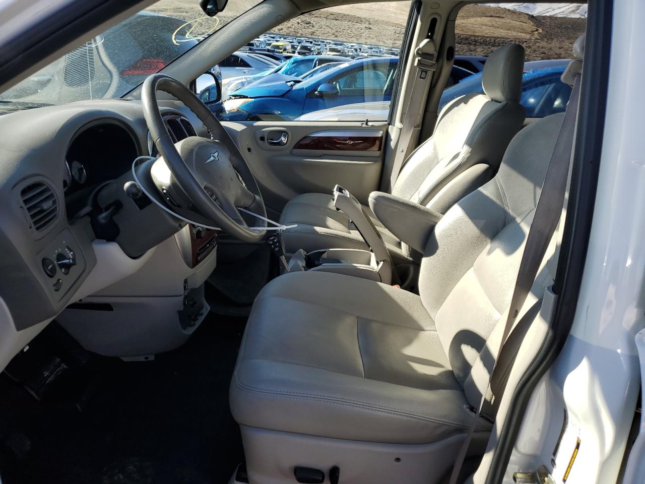 2005 Chrysler Town & Country - Image 7