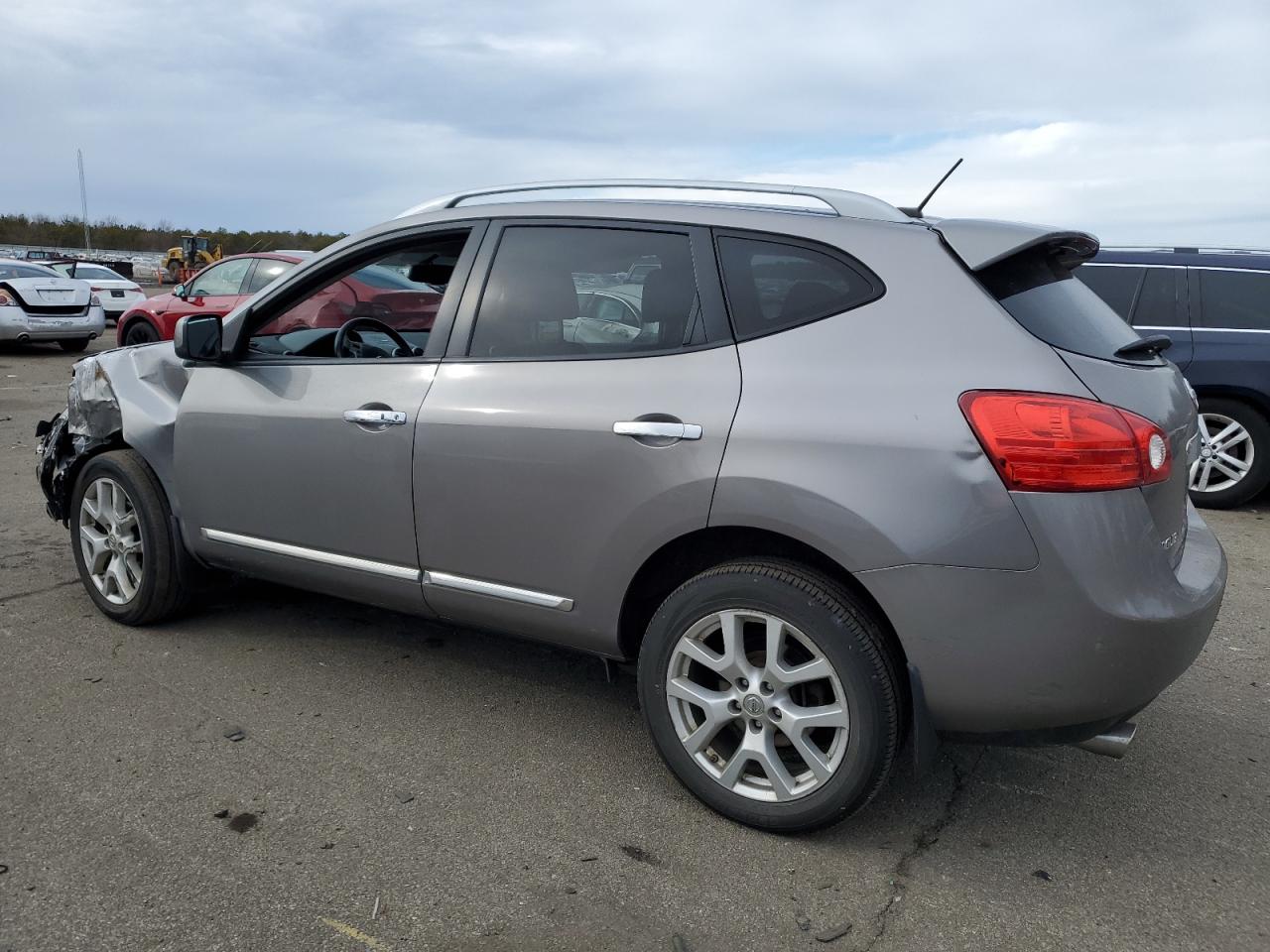 2011 Nissan Rogue - Image 2
