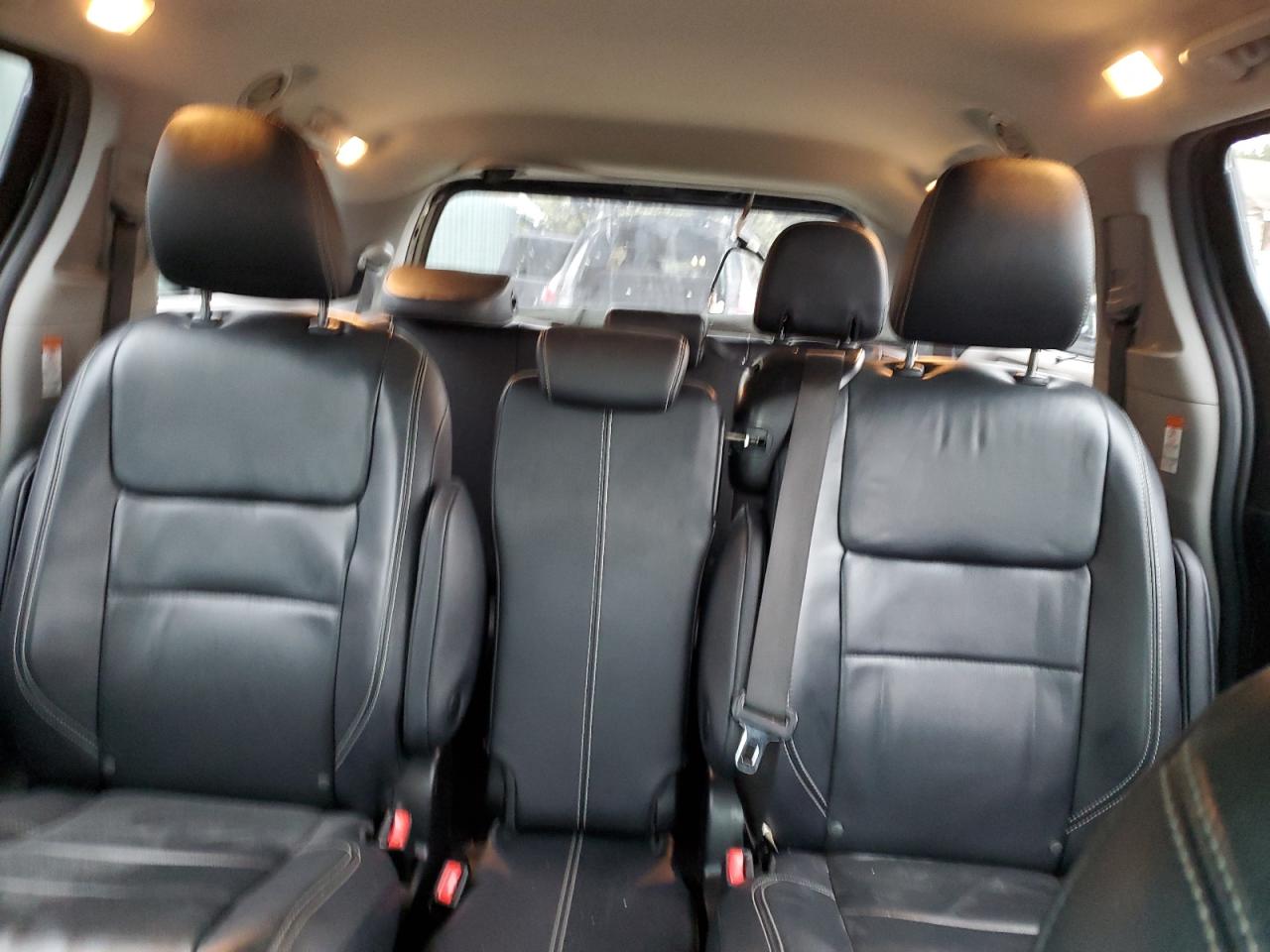 2015 Toyota Sienna - Image 10
