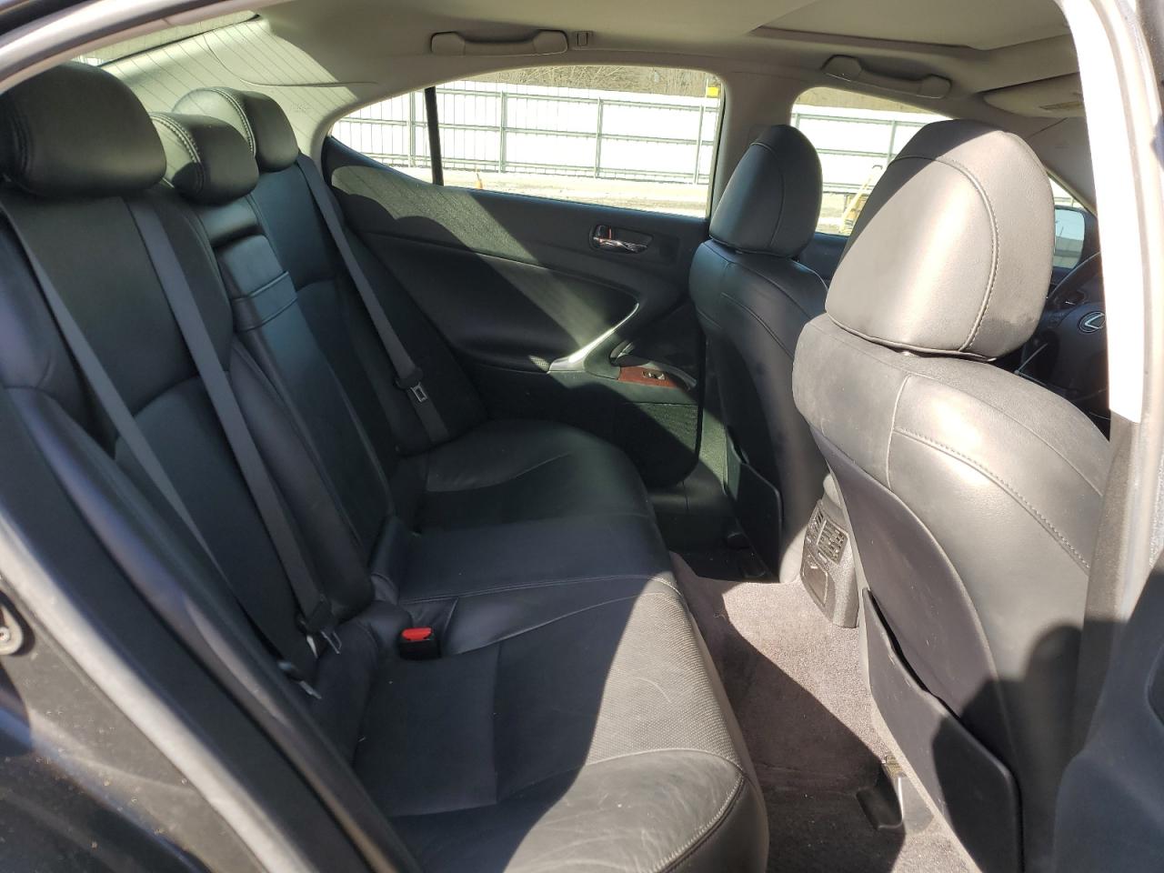 2006 Lexus IS - Image 10