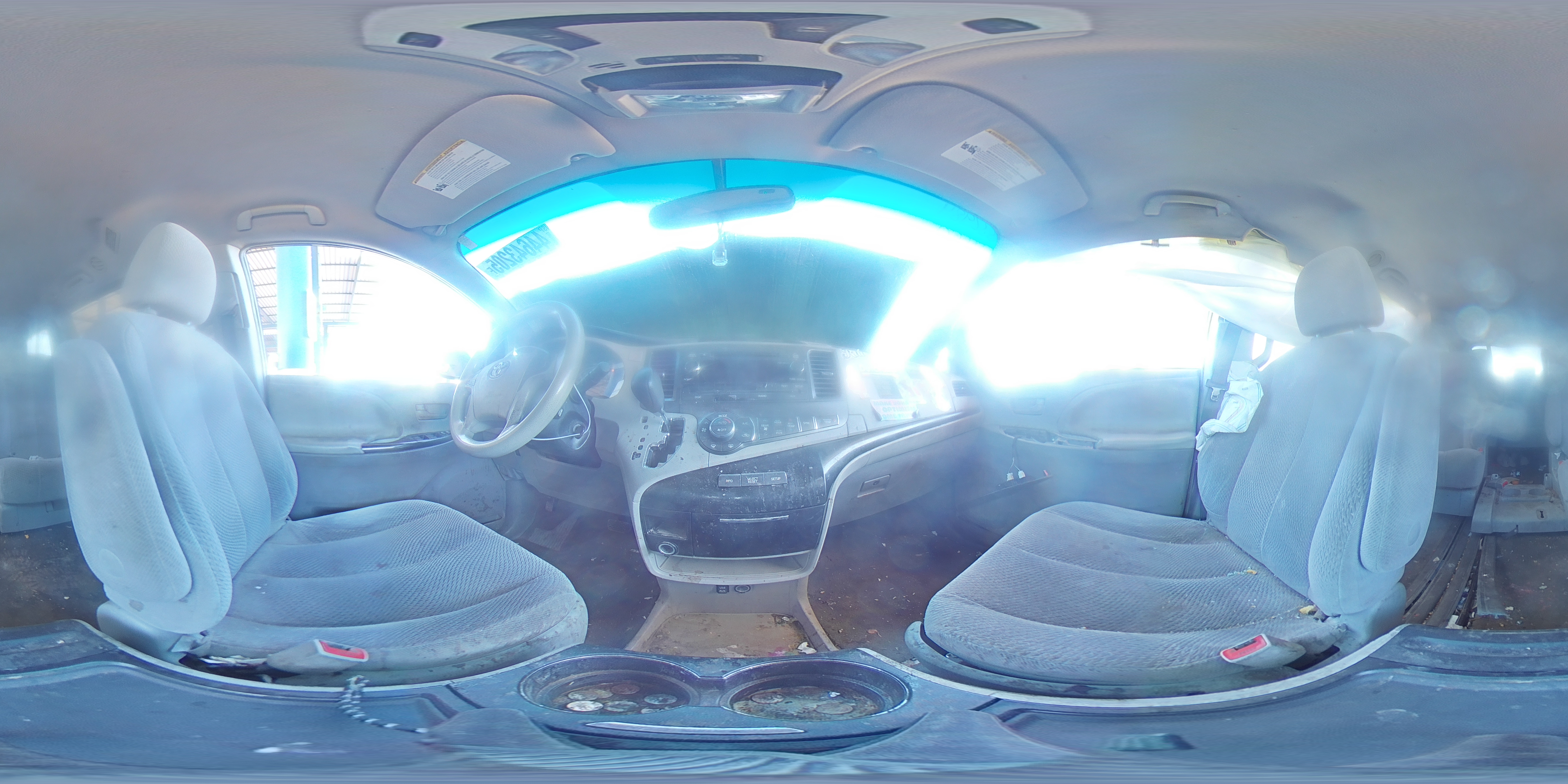 2013 Toyota Sienna - Image 14