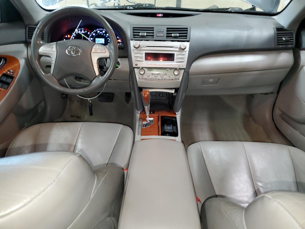 2011 Toyota Camry - Image 8