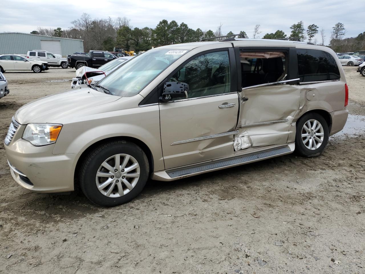 2015 Chrysler Town & Country - Image 1