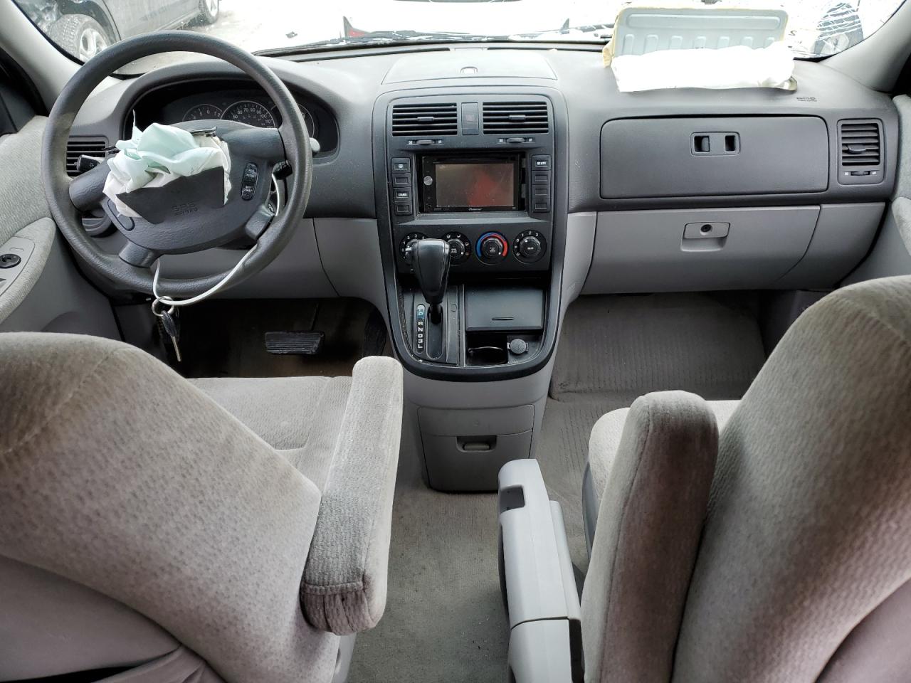 2005 Kia Sedona - Image 8