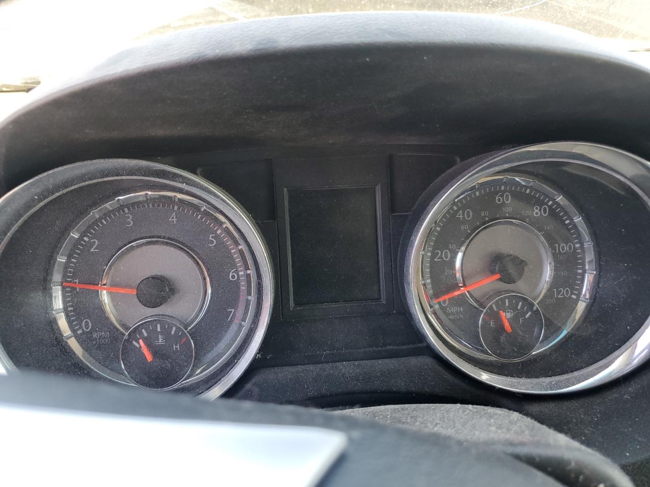 2015 Chrysler Town & Country - Image 9