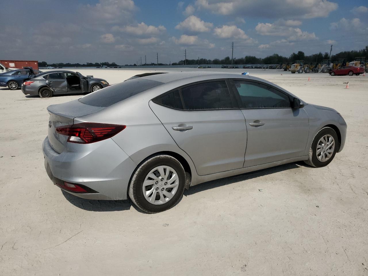 2020 Hyundai Elantra - Image 3