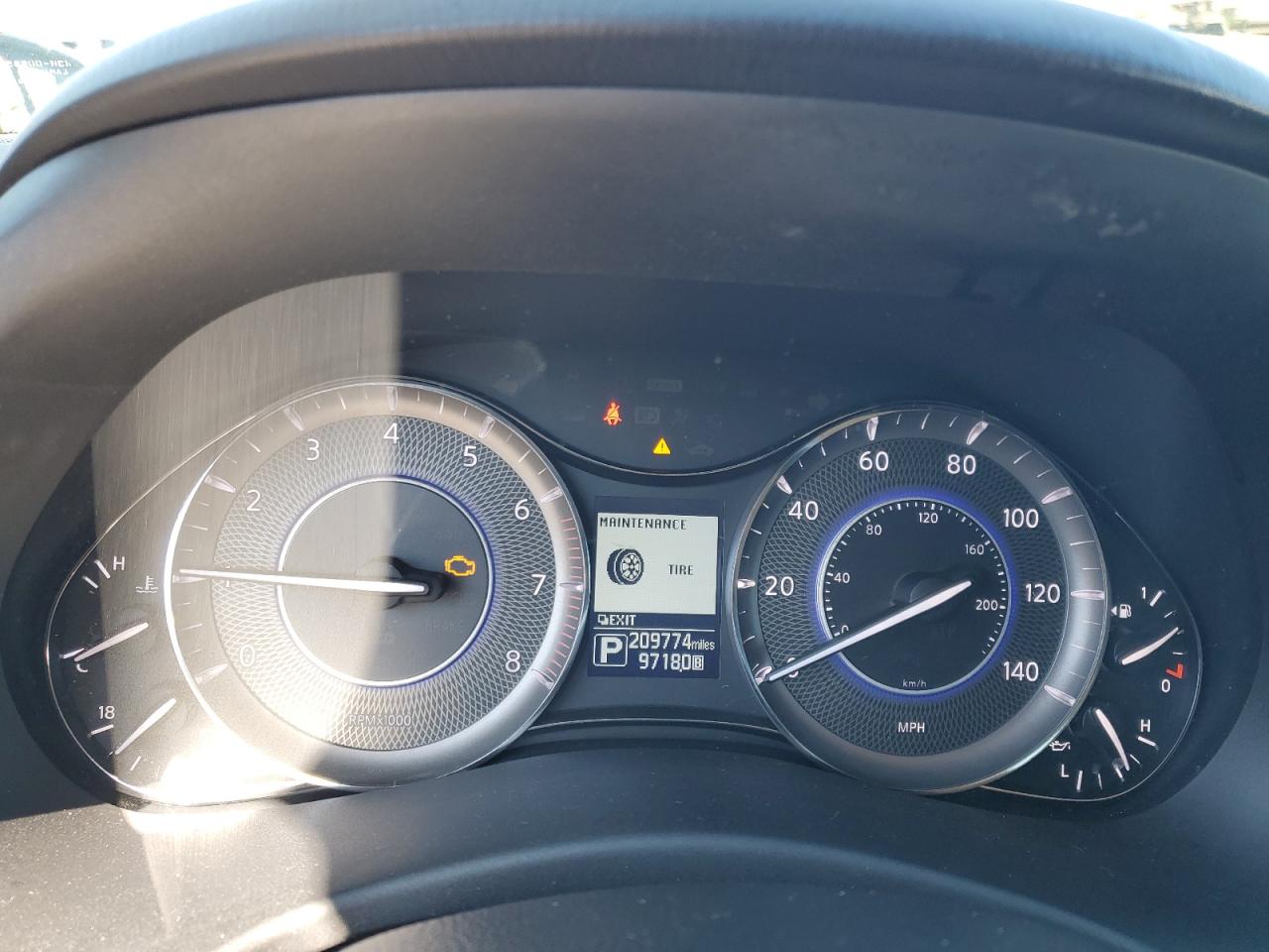2015 Infiniti QX80 - Image 9