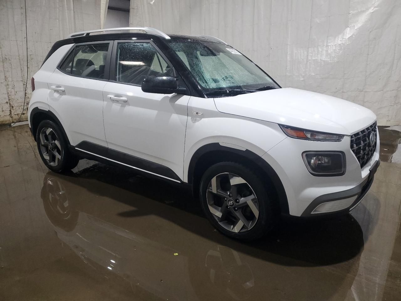 2022 Hyundai Venue - Image 4