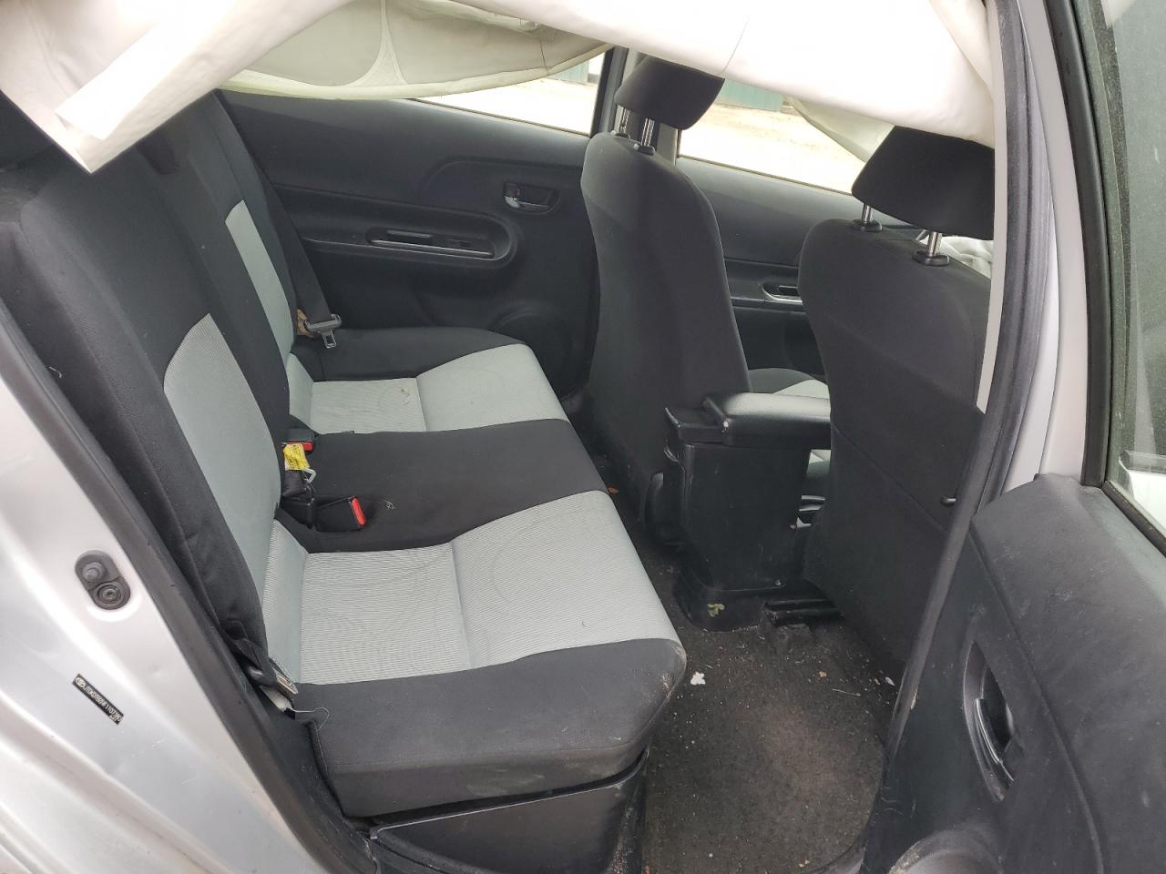 2015 Toyota Prius - Image 10