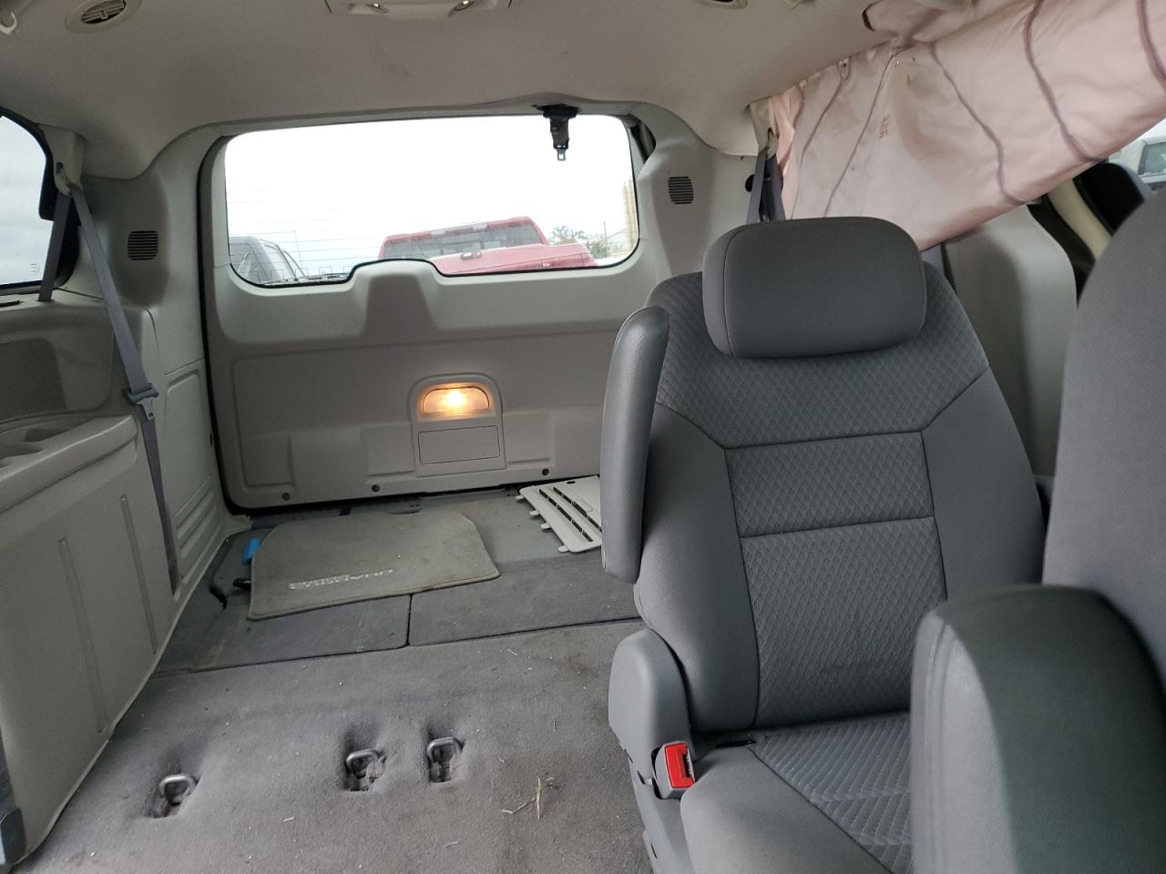2010 Dodge Caravan - Image 10