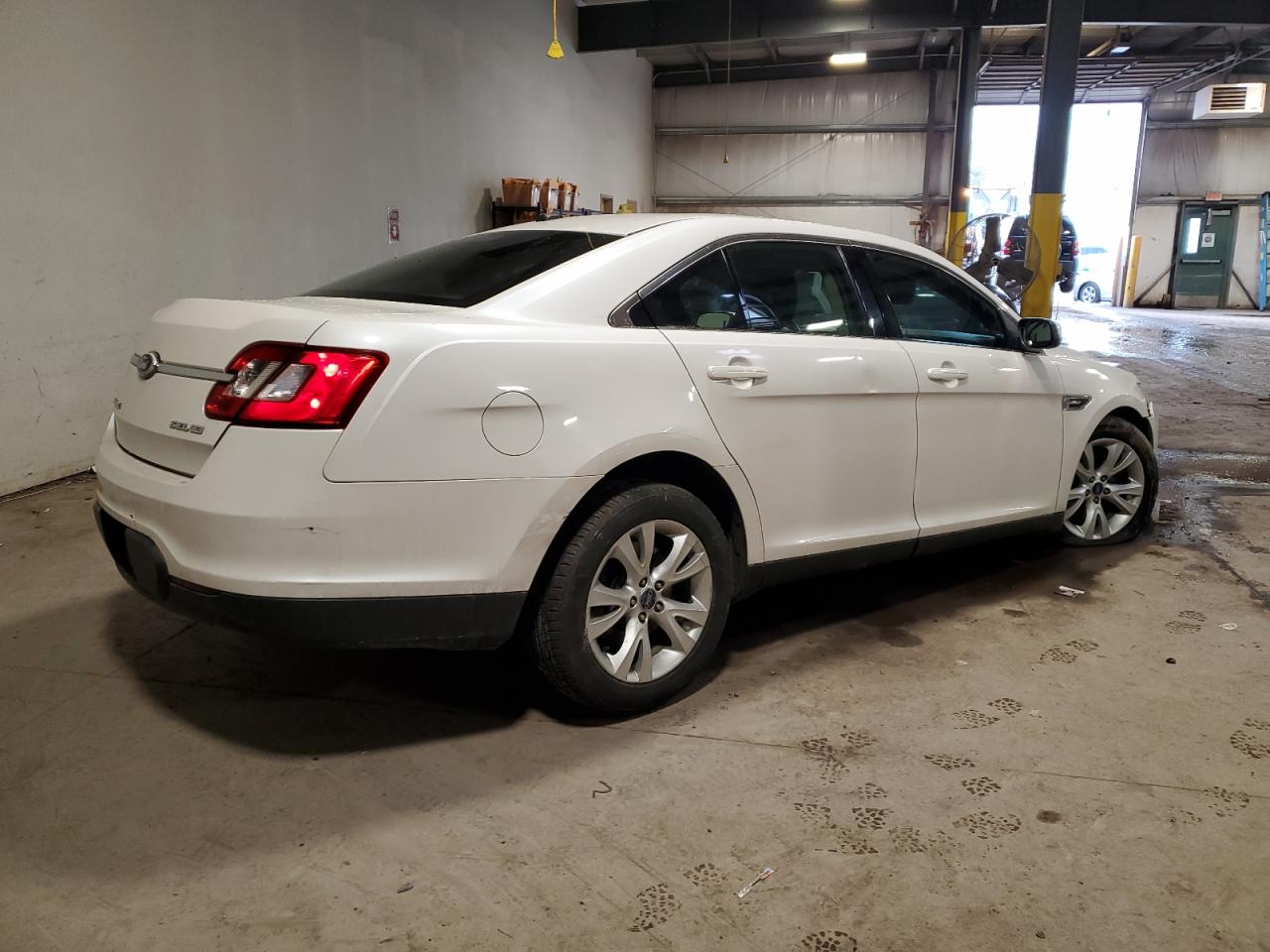 2011 Ford Taurus - Image 3