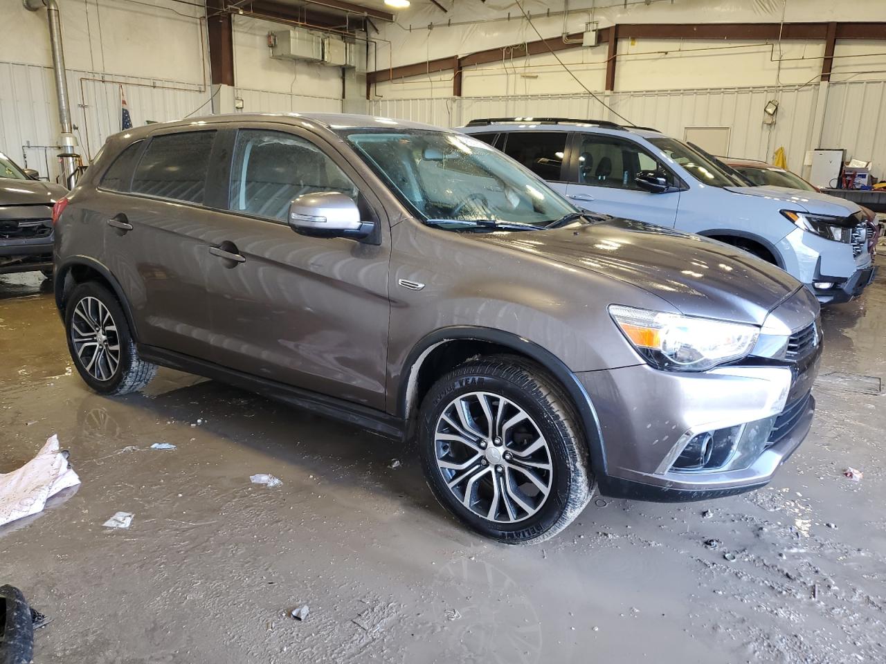 2017 Mitsubishi Outlander - Image 4
