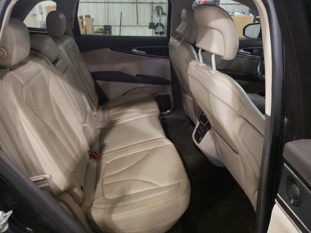 2016 Lincoln MKX - Image 11