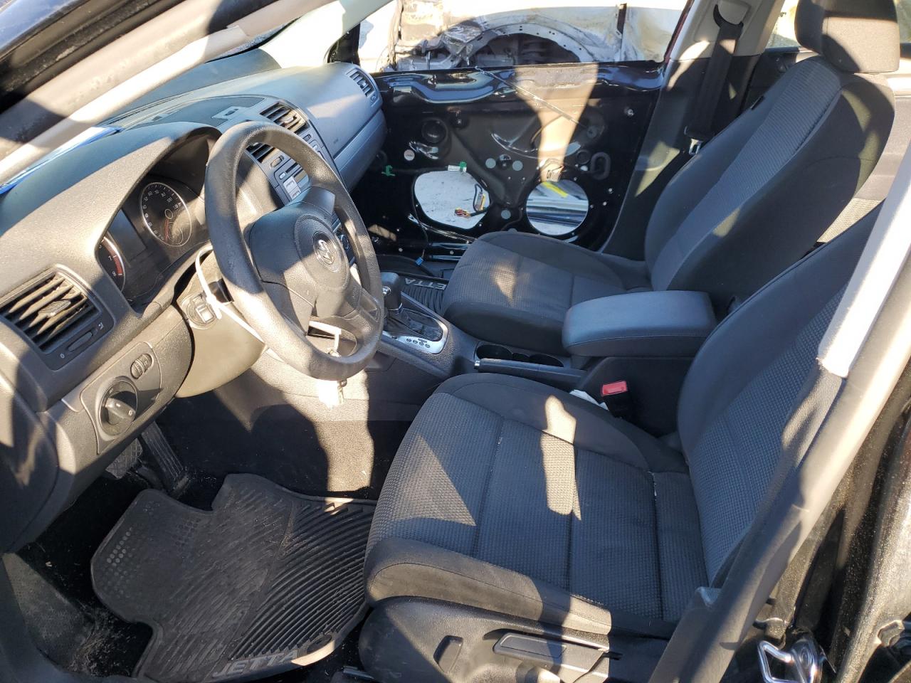 2010 Volkswagen Jetta - Image 7