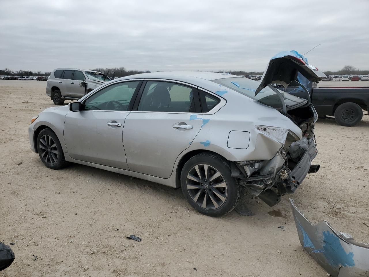 2017 Nissan Altima - Image 2