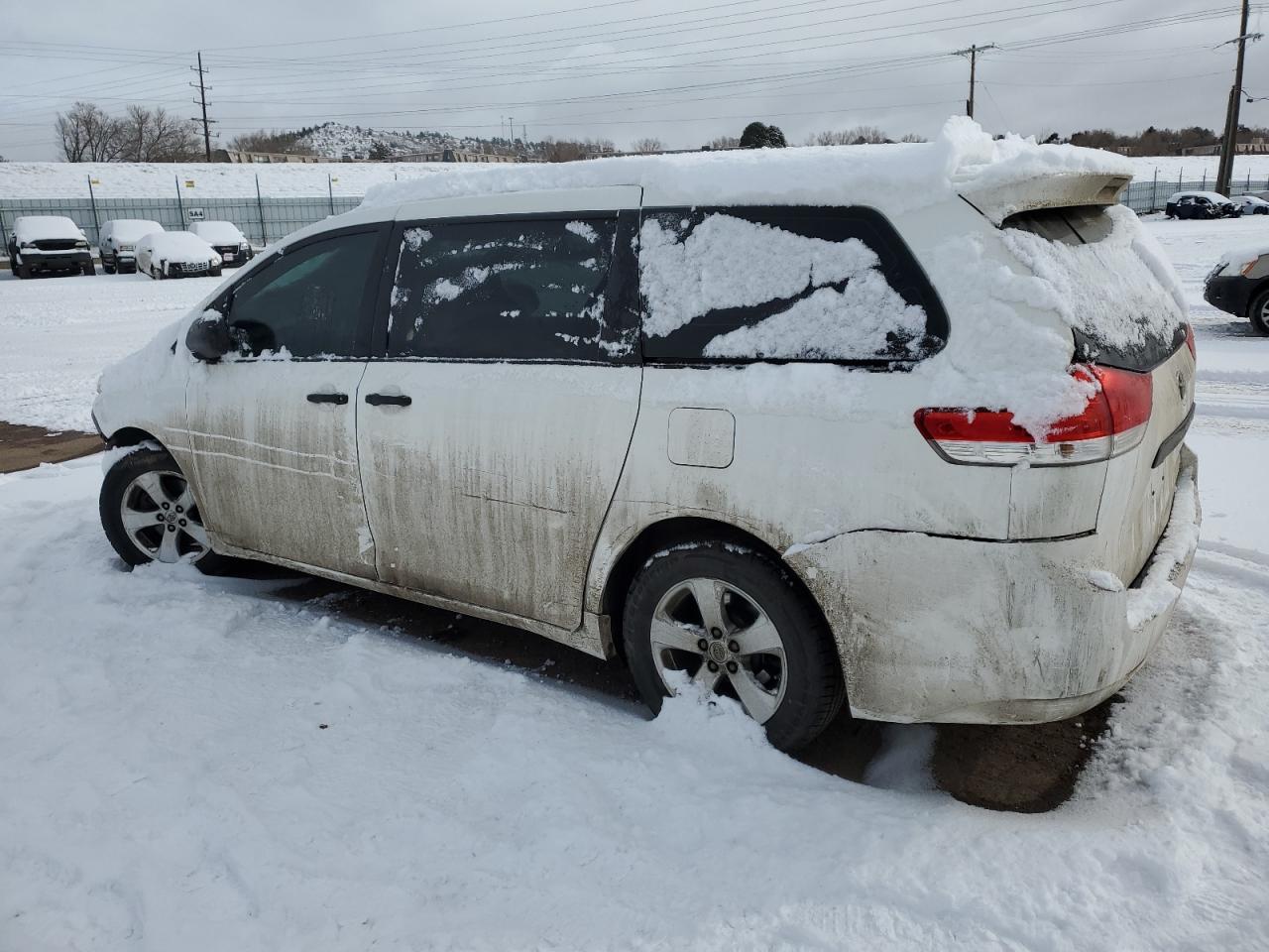 2013 Toyota Sienna - Image 2