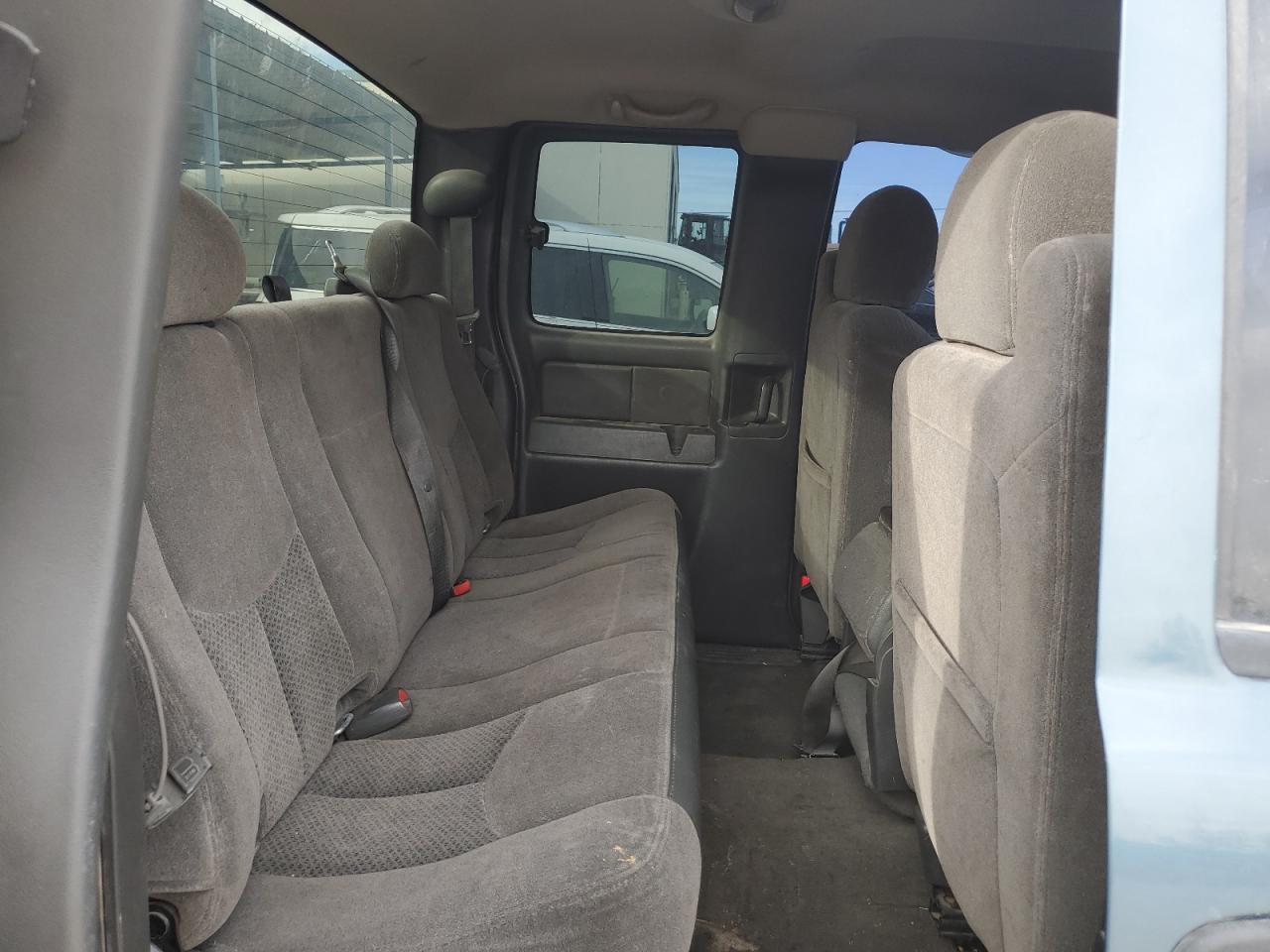 2006 Chevrolet Silverado - Image 10