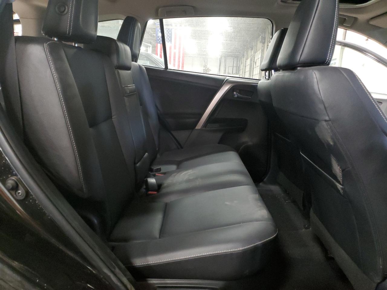 2016 Toyota RAV 4 - Image 11
