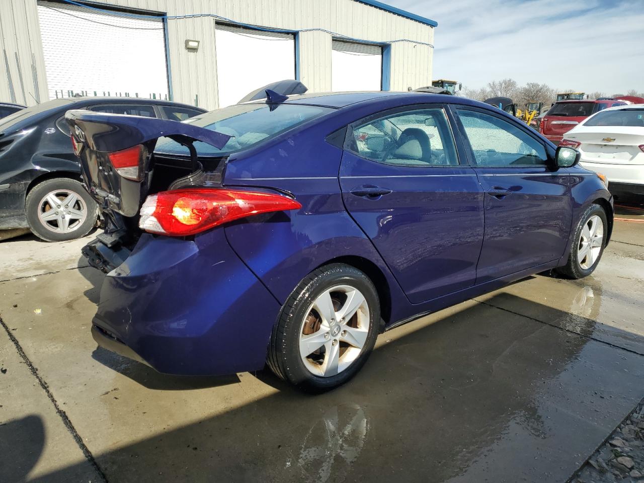 2013 Hyundai Elantra - Image 3