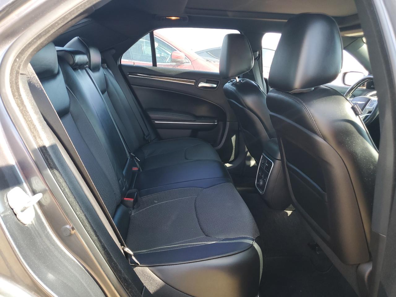 2014 Chrysler 300 - Image 10