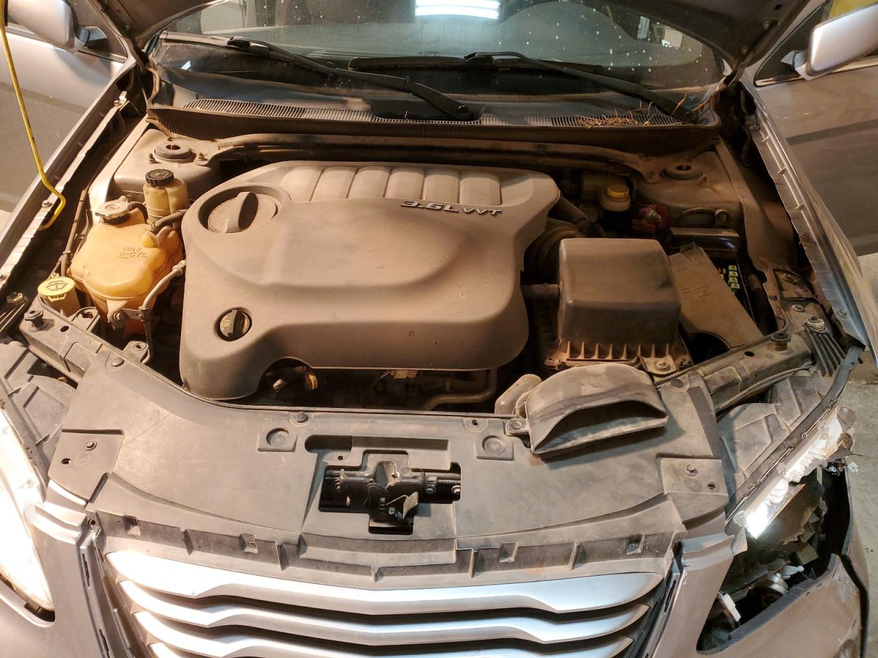 2013 Chrysler 200 - Image 11