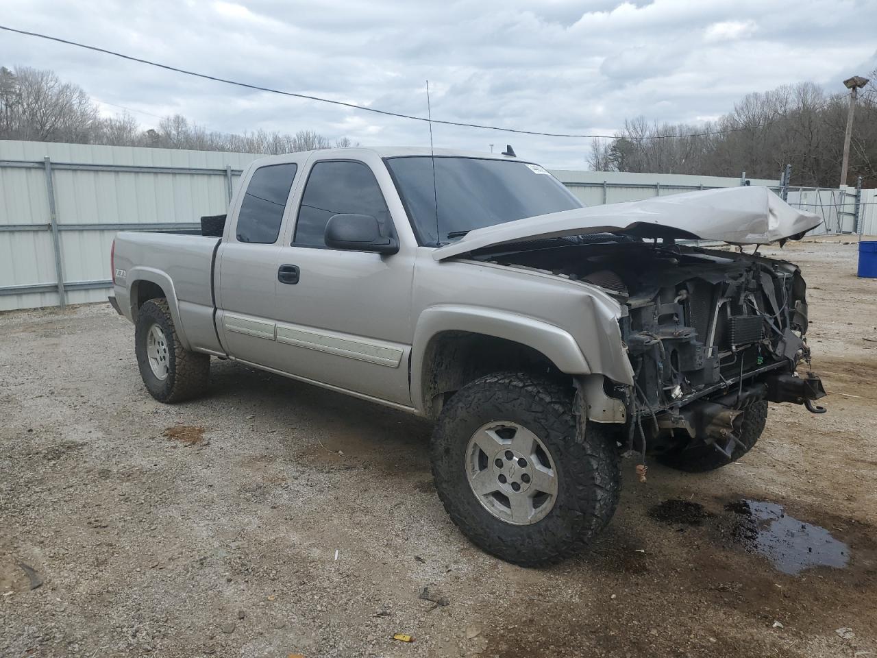 2006 Chevrolet Silverado - Image 4