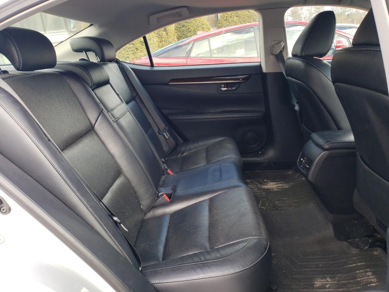 2014 Lexus ES - Image 10