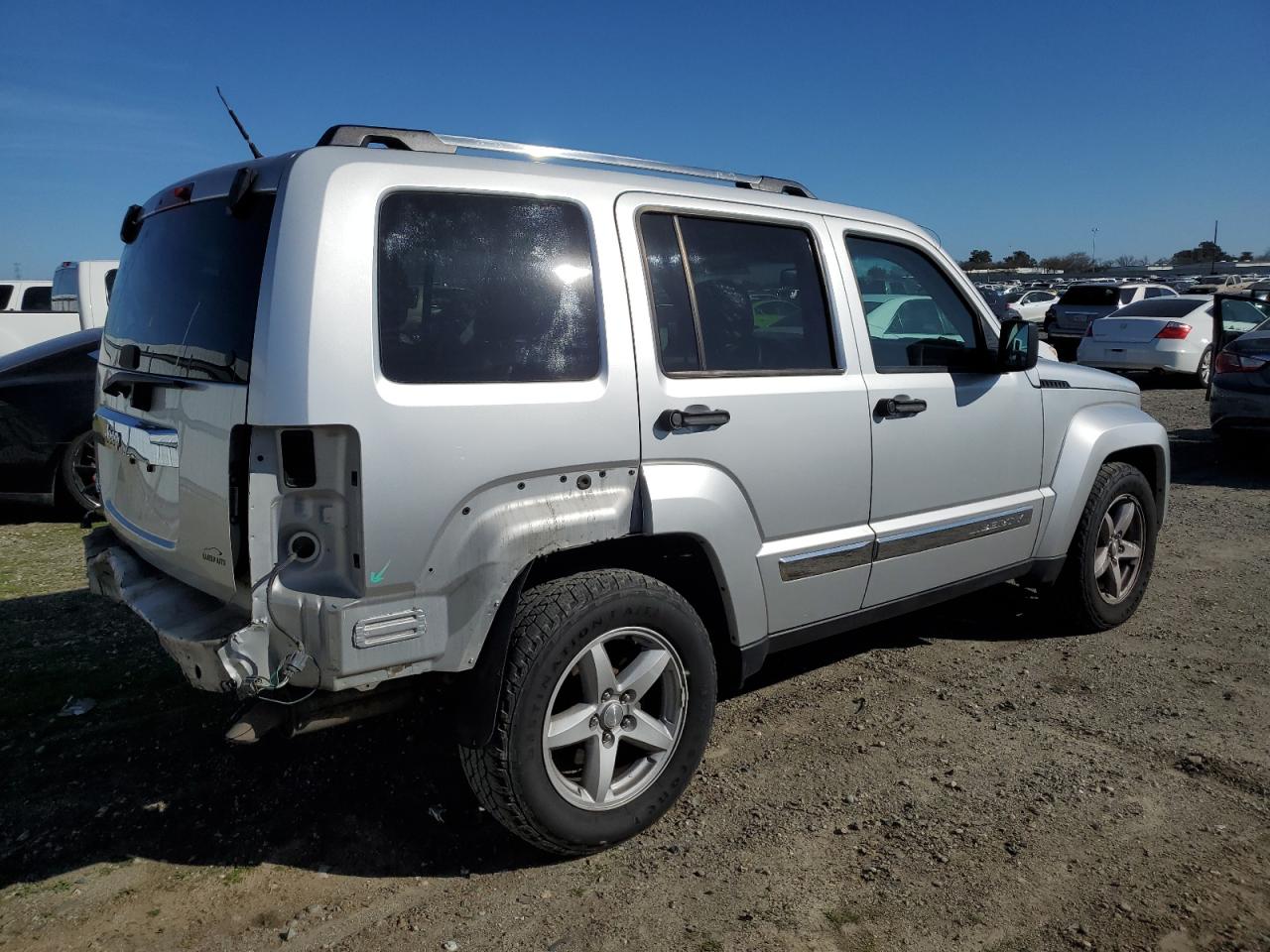 2012 Jeep Liberty (North America) - Image 3