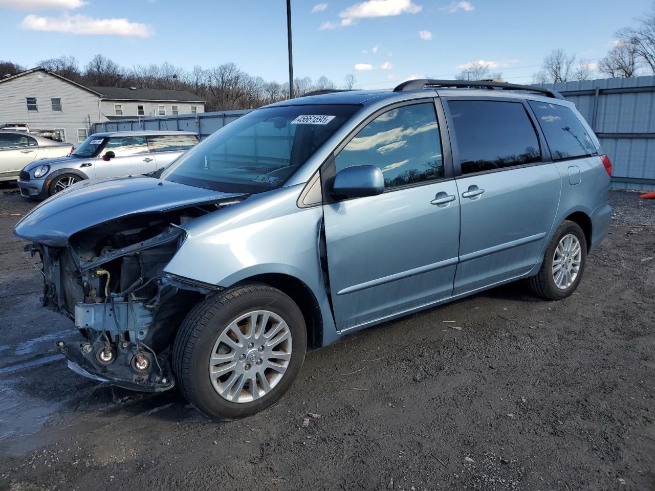 2010 Toyota Sienna - Image 1