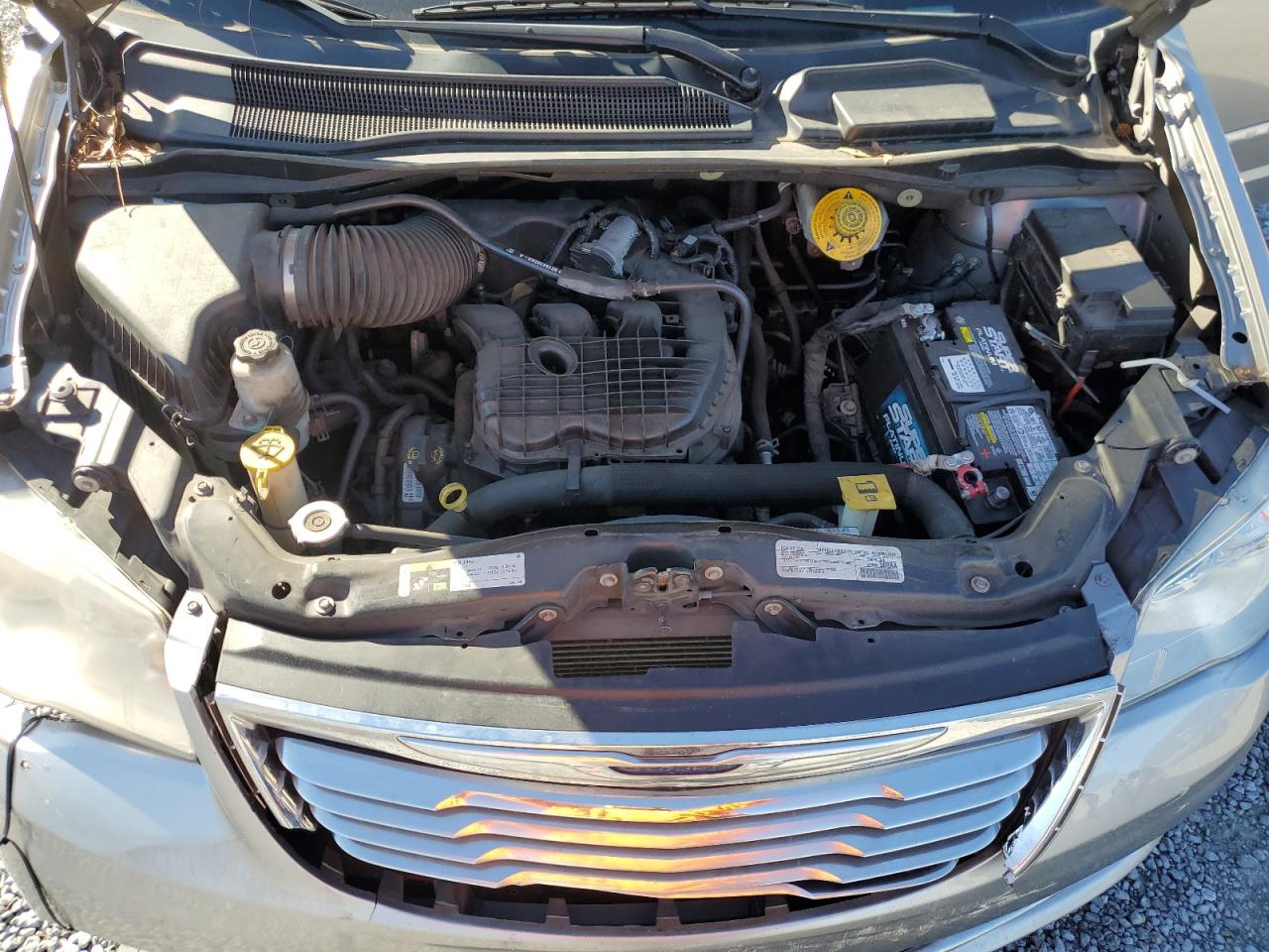 2016 Chrysler Town & Country - Image 13