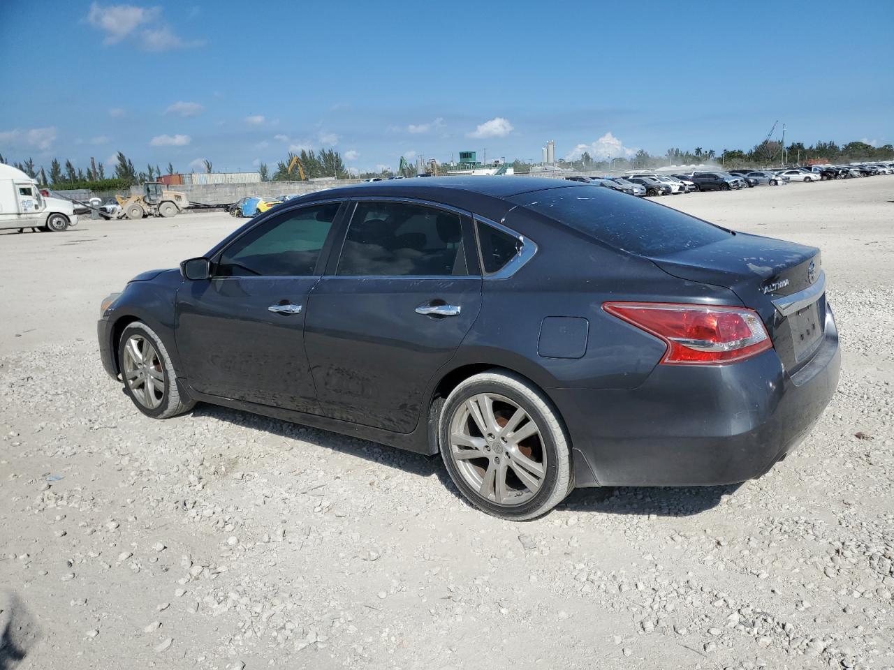 2013 Nissan Altima - Image 2