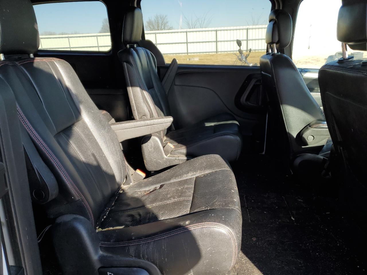 2016 Dodge Caravan - Image 12