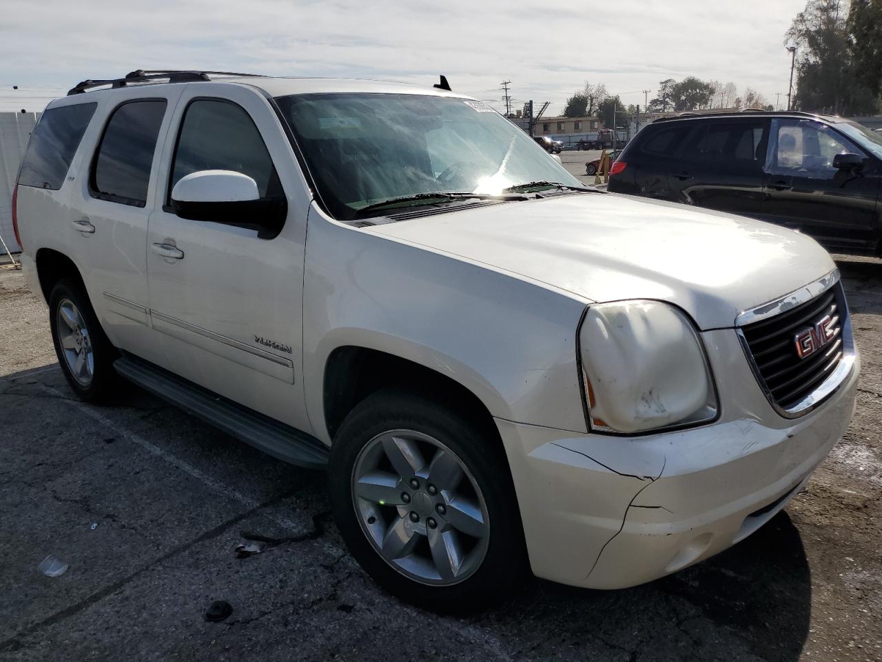 2011 GMC Yukon - Image 4