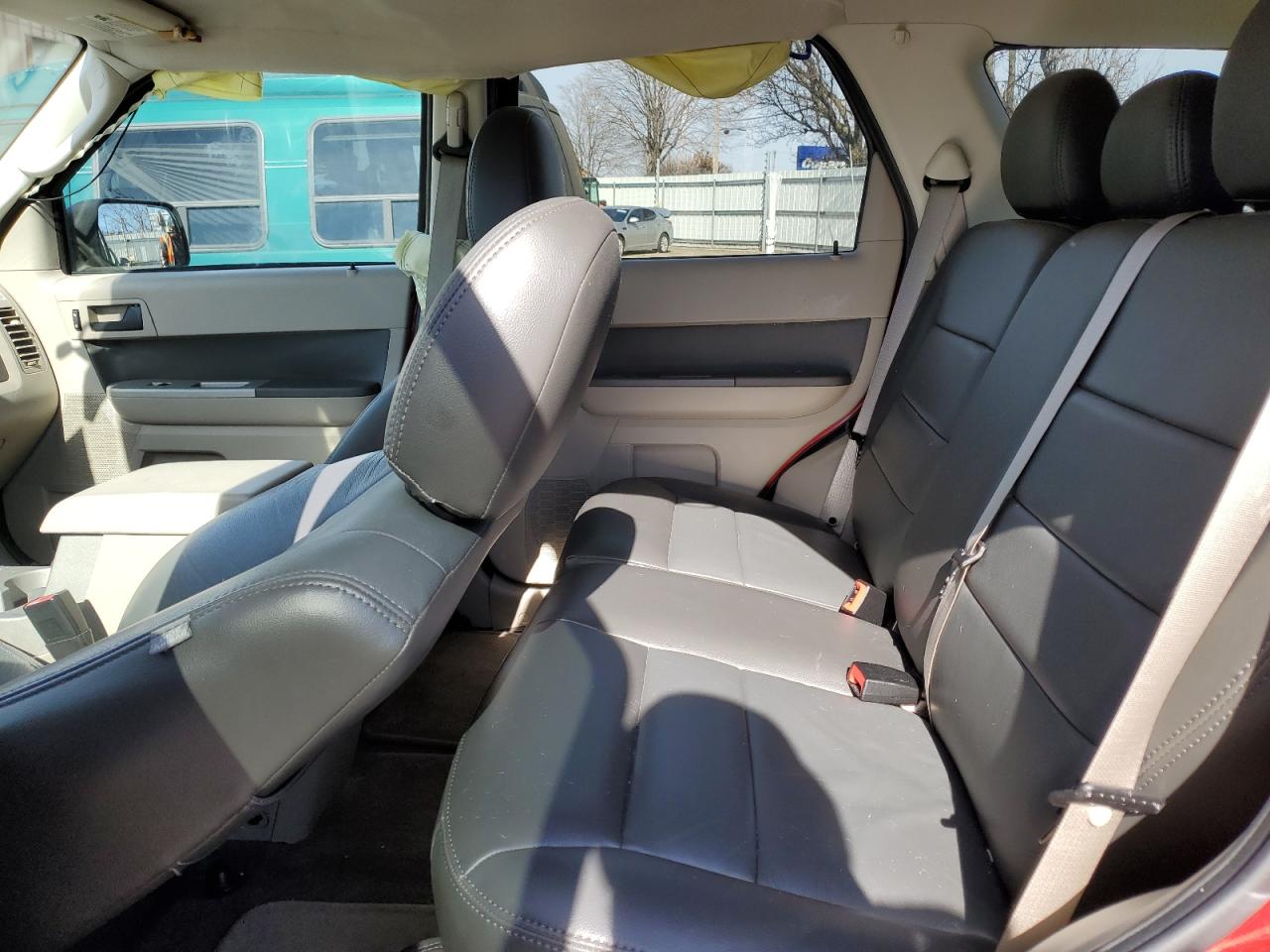 2010 Ford Escape - Image 12