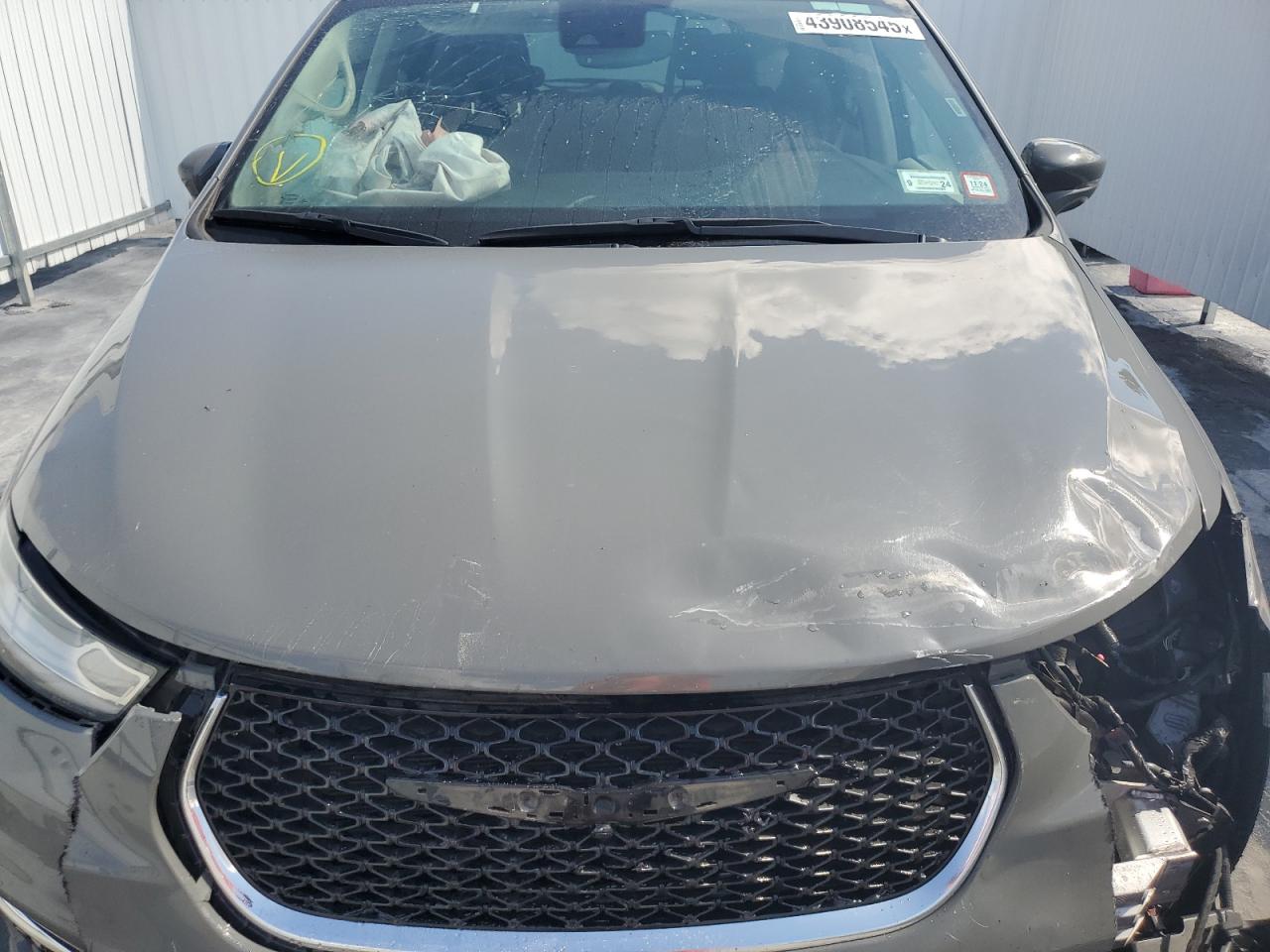 2022 Chrysler Pacifica - Image 12